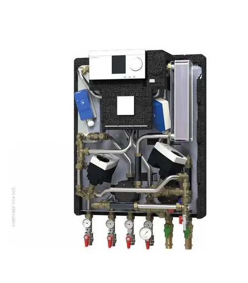 Danfoss Hausstation mit Rohrleitungssystem, verschiedenen Ventilen, Druckmessgeräten und Steuerungselementen. Haltung und Verteilung von Heiz- und Trinkwasser.